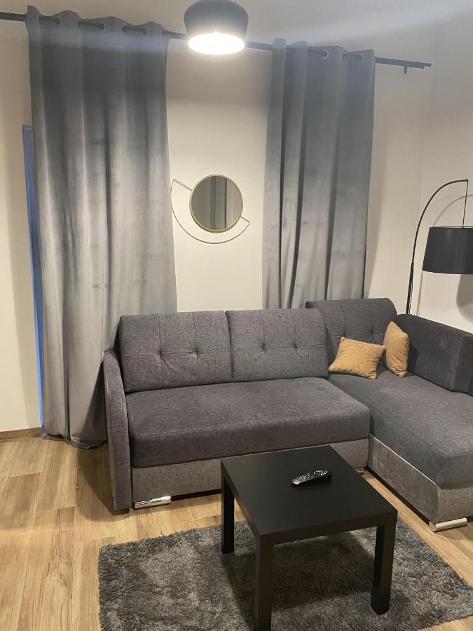 Małeckiego 21 *